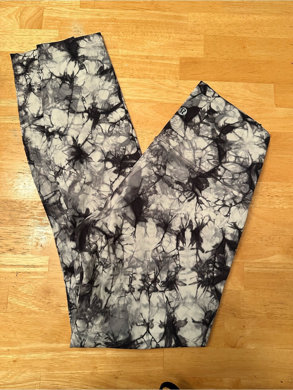 Lululemon leggings size 4